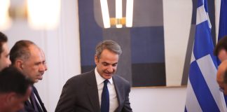Μεταναστευτικό: Ο Κ. Μητσοτάκης δέχεται κριτική από τα… αριστερά από «γαλάζια» στελέχη