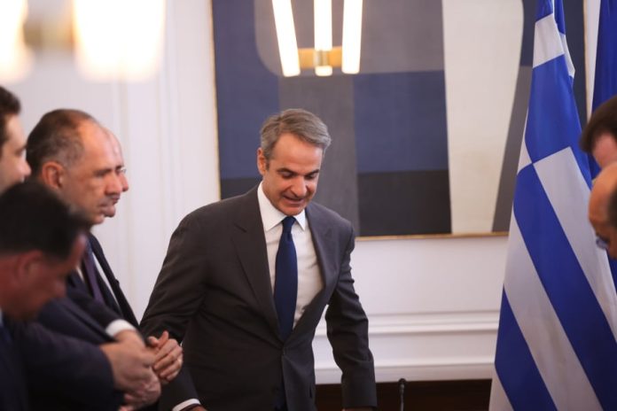 Μεταναστευτικό: Ο Κ. Μητσοτάκης δέχεται κριτική από τα… αριστερά από «γαλάζια» στελέχη