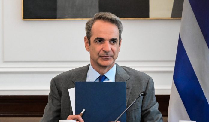 Η αγωνία στο Μαξίμου, η επίθεση Μητσοτάκη στο ΠΑΣΟΚ και η νέα «γραμμή άμυνας»