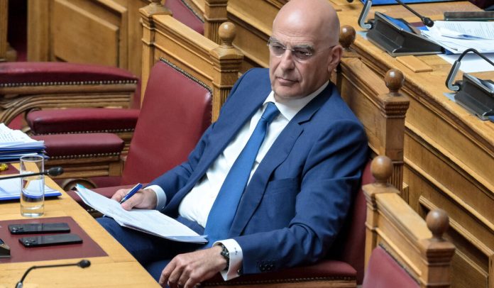 Το Playboy λαγουδάκι του Κολωνακίου και το «χακί» ρετιρέ του Δένδια
