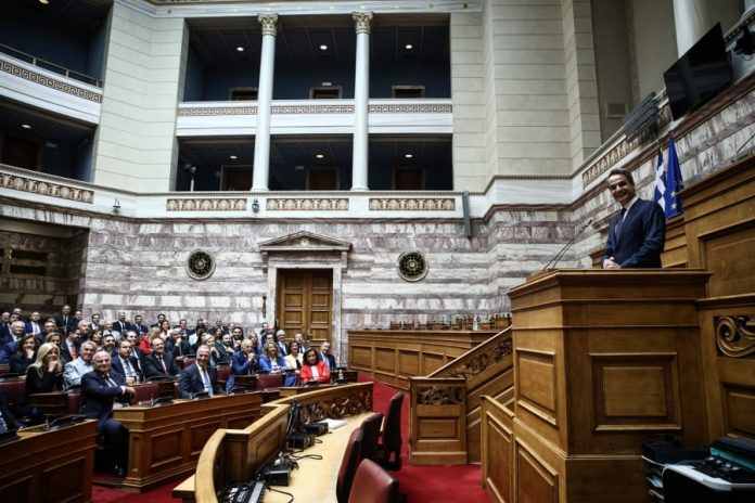 «Γαλάζιοι» βουλευτές ζητούν Προανακριτική – Μαξίμου αναζητά… συμψηφισμό με ΣΥΡΙΖΑ