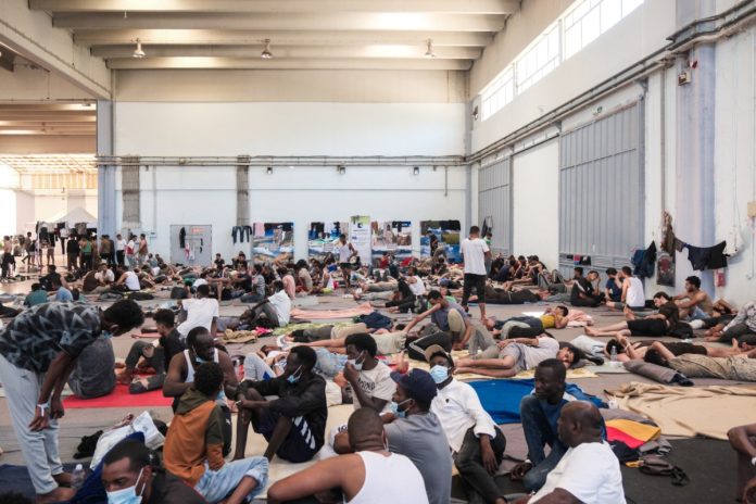 Θ. Πλεύρης: Προανήγγειλε μόνιμη δομή για μετανάστες στην Κρήτη – Αναζητούν στρατόπεδα του υπουργείου Άμυνας