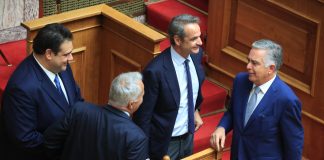 Οι τρεις ειδήσεις που ανέβασαν ξανά το ηθικό των γαλάζιων βουλευτών