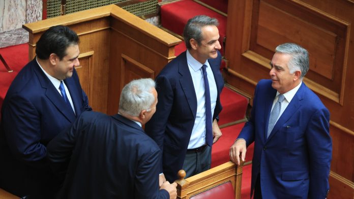 Οι τρεις ειδήσεις που ανέβασαν ξανά το ηθικό των γαλάζιων βουλευτών