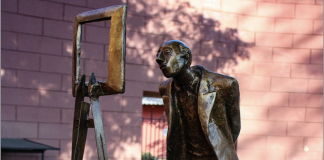 Ξεφορτώνονται ATM, φορτώνουν προμήθειες σε καταθέσεις