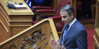 Κυριάκος Μητσοτάκης: Μαστίγιο και καρότο στο ΠΑΣΟΚ