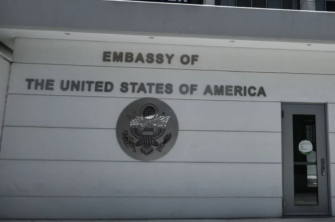 amerikaniki_presveia_athina