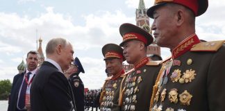 Ο Κιμ Γιονγκ Ουν δηλώνει πλήρη στήριξη στη Ρωσία και στέλνει στρατό και πυραύλους στην Ουκρανία