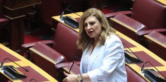 Η Λιακούλη, η χούντα και η μπάλα στην εξέδρα