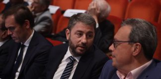 Σε κινούμενη άμμο η προοδευτική αντιπολίτευση