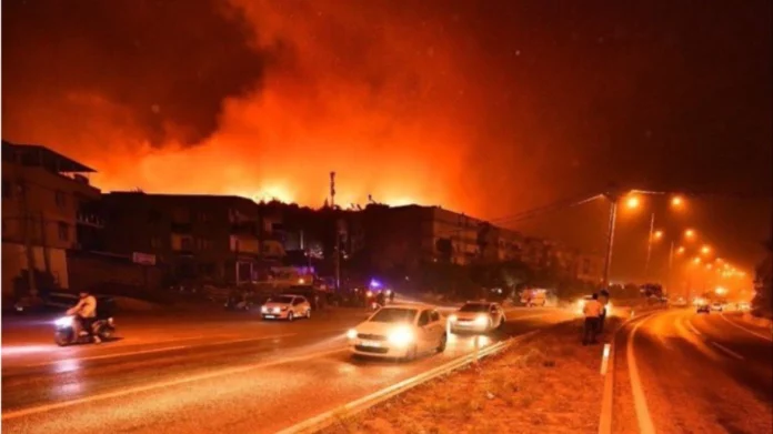 Υπέκυψε πυροσβέστης που είχε τραυματιστεί στις φονικές πυρκαγιές της Τουρκίας