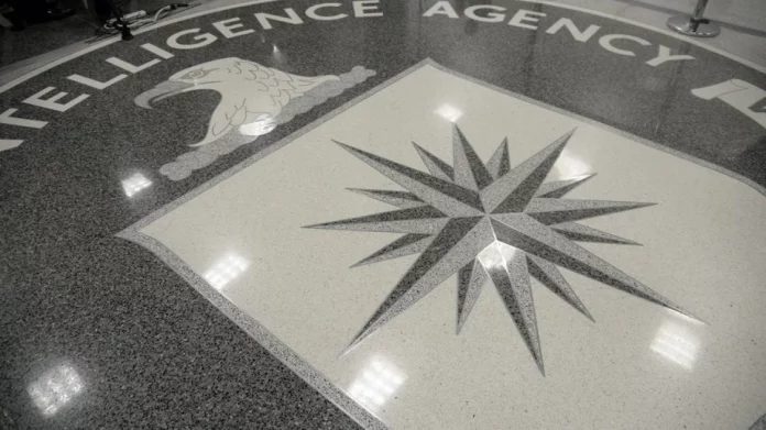 Fox News: Έρευνες σε βάρος του πρώην διευθυντή του FBI και του πρώην διευθυντή της CIA