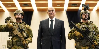 Ανακοινώσεις Δένδια: Θητεία μόνο στον Στρατό Ξηράς, αυξάνεται ο μισθός των στρατευμένων από €8 ευρώ σε €50- €100