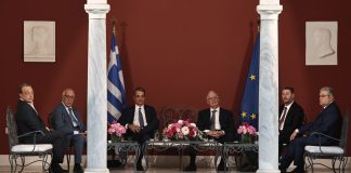 “Ψυχρό” κλίμα στο Προεδρικό Μέγαρο – Μητσοτάκης: Είναι δύσκολο να προσποιούμαστε όταν μας κατηγορούν με χυδαίους χαρακτηρισμούς