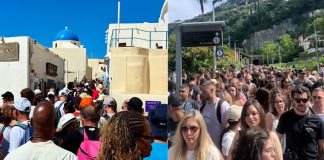 Τουριστική «ασφυξία» σε Ελλάδα και Ευρώπη: Ουρές, συνωστισμός και απογοήτευση από Σαντορίνη μέχρι Πορτοφίνο