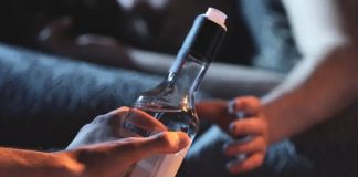 Χανιά: Στο νοσοκομείο διακομίστηκε ανήλικος μετά από υπερβολική κατανάλωση αλκοόλ σε πανηγύρι