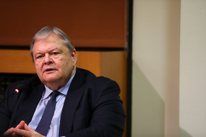 Απάντηση Βενιζέλου στις κυβερνητικές πηγές: Άλλο ζήτημα η διευκόλυνση των βουλευτών μέσω επιστολικής και άλλο η μεθοδευμένη απομάκρυνσή τους