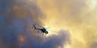 Φωτιά στα Μεταξάτα Κεφαλονιάς – 112 για εκκένωση προς Αργοστόλι, σηκώθηκαν τέσσερα εναέρια