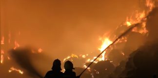 Άνιση η μάχη με τις φλόγες στην Κορινθία – Μπαράζ εκκενώσεων, επιχειρούν 185 πυροσβέστες και 25 εναέρια μέσα