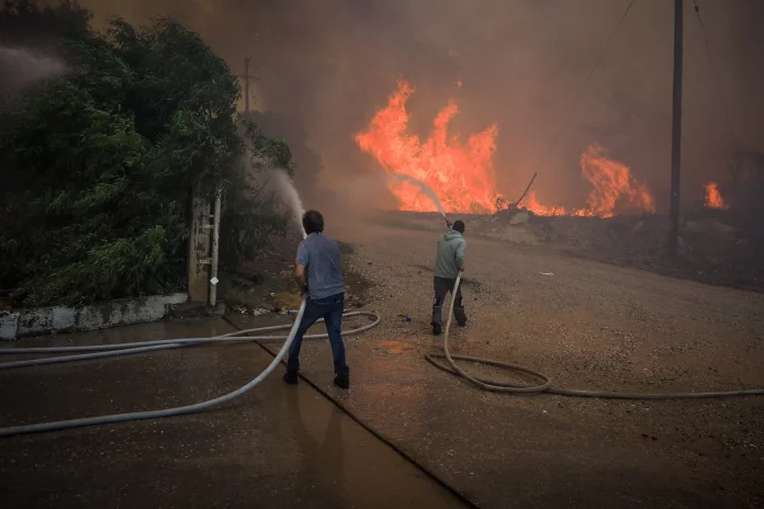 Βουλευτής Εύβοιας προς ΥΠΡΟΠΟ Κεφαλογιάννη για τη φωτιά: «Κινδυνεύουν ανθρώπινες ζωές»