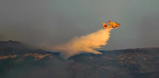 Αναζωπύρωση στα Κύθηρα, καίγεται δασική έκταση – 112 για εκκένωση τριών οικισμών