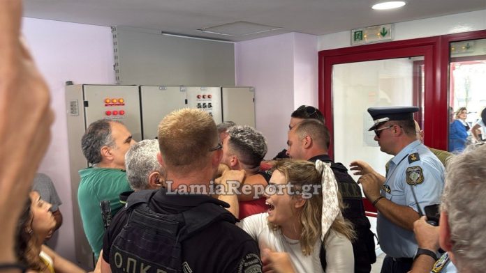 Ένταση στο νοσοκομείο Λαμίας με τον Άδωνι Γεωργιάδη στα εγκαίνια των ΤΕΠ (Video)
