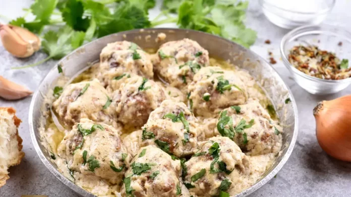 Συνταγή για κοτόπουλο με πιπεριές σε ελαφριά σάλτσα γιαουρτιού