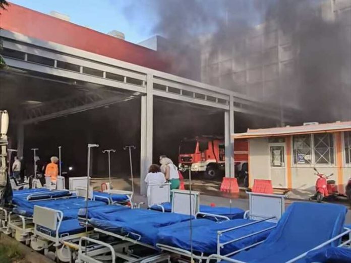 Πάτρα: Φωτιά στο Νοσοκομείο Άγιος Ανδρέας- Εκκενώνονται θάλαμοι ασθενών- 112 για τους καπνούς-ΒΙΝΤΕΟ ΚΑΙ ΦΩΤΟ
