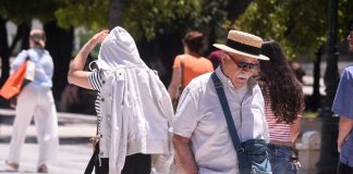 Καιρός: Σε «κλοιό» παρατεταμένου καύσωνα η χώρα από την Κυριακή – Έρχονται τροπικές νύχτες που θέλουν «υπομονή και ψυχραιμία»