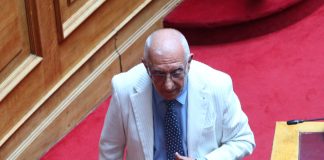 Βουλή: Ασφυκτικές πιέσεις στον Κακλαμάνη να αρθεί στο ύψος των περιστάσεων