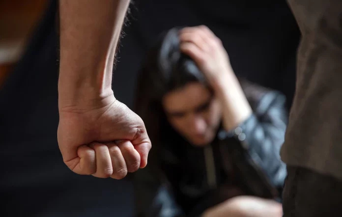 Πήλιο: Απείλησε και χτύπησε την σύζυγό του – “Μέχρι να γυρίσω να έχεις σκάψει τον λάκκο σου”