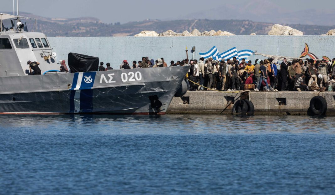 ΔΙΑΣΩΣΗ ΠΡΟΣΦΥΓΩΝ ΚΑΙ ΜΕΤΑΝΑΣΤΩΝ ΝΟΤΙΑ ΤΗΣ ΓΑΥΔΟΥ (ΣΤΕΦΑΝΟΣ ΡΑΠΑΝΗΣ/EUROKINISSI)
