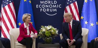 Κρίσιμη συνάντηση Τραμπ – Φον ντερ Λάιεν για τους δασμούς – «50-50» οι πιθανότητες για συμφωνία λέει ο Αμερικανός πρόεδρος