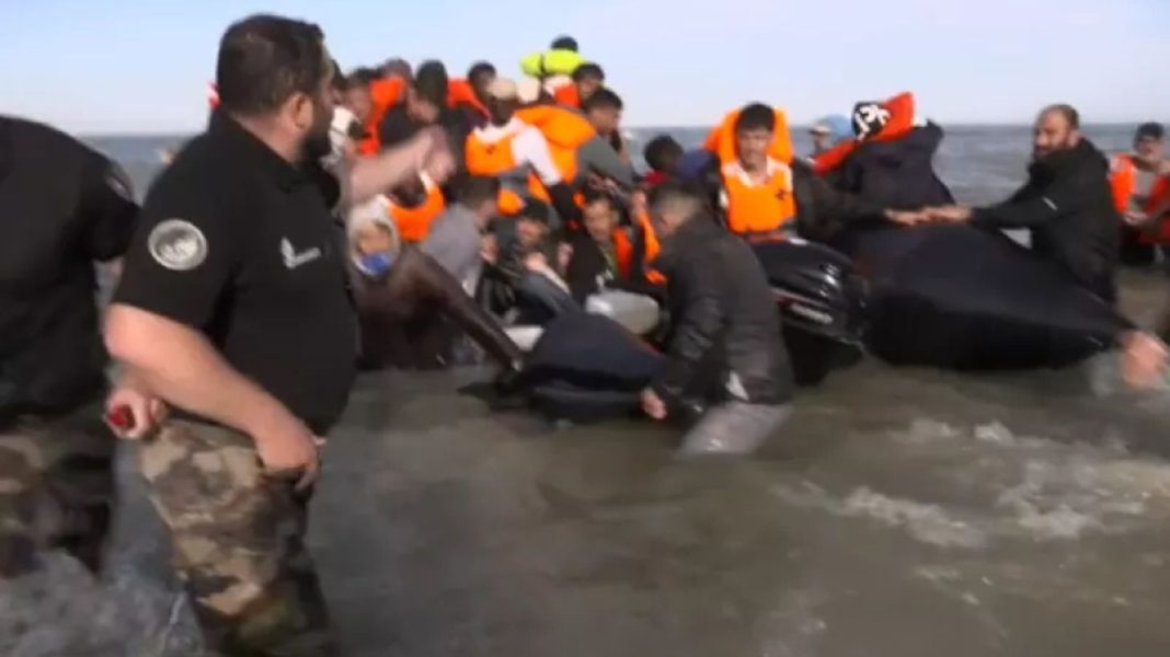 metanastes-gallia-astynomikoi-thalassa-new