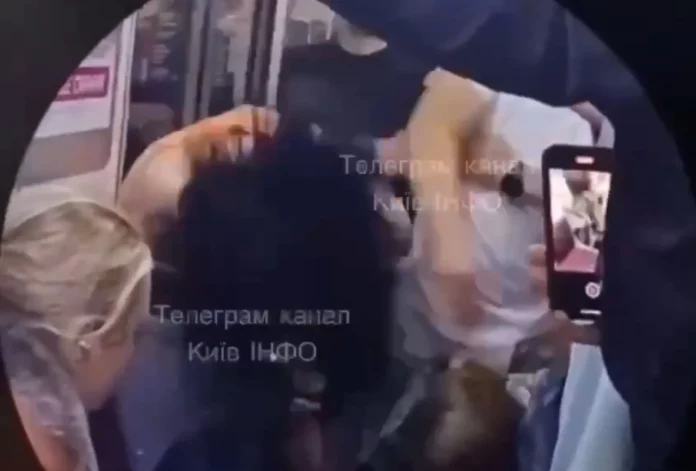 Άνανδρος Ουκρανός ξυλοκόπησε άγρια γυναίκα που ψέλλισε φιλορωσικά συνθήματα στο Μετρό
