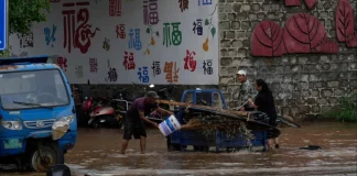 Τουλάχιστον 30 νεκροί εξαιτίας των ισχυρών βροχοπτώσεων στο Πεκίνο – Δείτε βίντεο