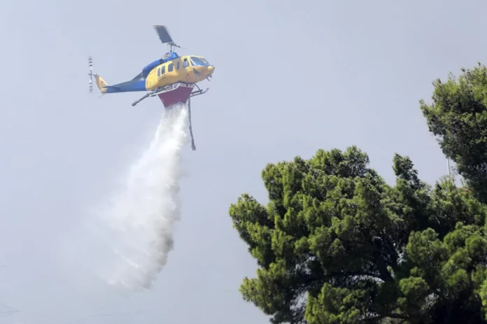 Φωτιά στην Καρίτσα Λακωνίας – Επιχειρούν τρία εναέρια μέσα