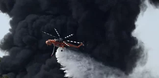 Αττική: Συναγερμός στη Πυροσβεστική για φωτιά στην παραλία Μαραθώνα – Μήνυμα του 112 για εκκένωση