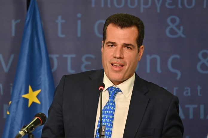 Πλεύρης για μεταναστευτικό: Δεν σέβομαι έναν άνθρωπο που δεν σέβεται τα σύνορά μου – Δεν θα νομιμοποιηθεί ποτέ όποιος μπει παράνομα στη χώρα