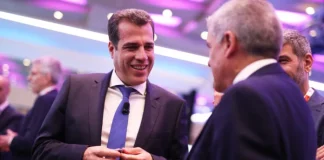 Η πρώτη απέλαση του Πλεύρη, ήταν ο …Πλεύρης!