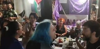 Έντονος καβγάς μεταξύ τρανς ακτιβιστριών και μελών της ομάδας Μωβ στο Αντιρατσιστικό – “Μας λένε άντρες με φουστάνια” (video)