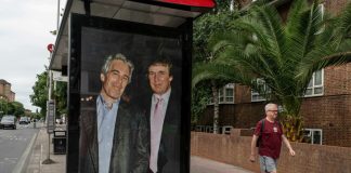 Σάλος στις ΗΠΑ με τις αποκαλύψεις για τις σχέσεις Τραμπ – Επστάιν: Η επιστολή με τα… «υπέροχα μυστικά» και τα σεξουαλικά υπονοούμενα