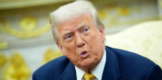 Ο Τραμπ διαμηνύει πως μετά την Ινδία θα επιβάλει νέους δασμούς και στην Κίνα διότι αγοράζει πετρέλαιο από τη Ρωσία