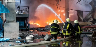 Ρωσικός βομβαρδισμός σε εμπορικό κέντρο της Ουκρανίας: Νεκροί και τραυματίες σε επίθεση κατά αμάχων