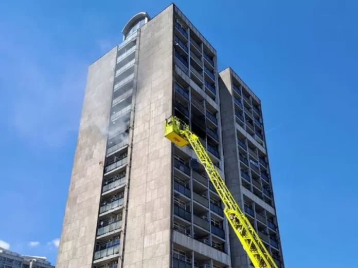 Τρόμος Λονδίνο! Πυρκαγιά σε πολυκατοικία 17 ορόφων
