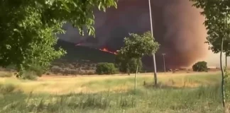 Ανεξέλεγκτη η φωτιά στον Φενεό, μετά την αναζωπύρωση στο Μαυροβούνι – Εκκενώθηκαν τρεις οικισμοί