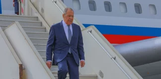 Ο Ρώσος υπουργός Εξωτερικών Λαβρόφ έφτασε στη Βόρεια Κορέα για επίσημη επίσκεψη