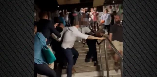 Βίντεο: Άγριος ξυλοδαρμός στο μετρό του Λονδίνου, η αστυνομία ζητά πληροφορίες για τους δράστες