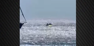 Αυτοκίνητο έπεσε στη θάλασσα στον Όρμο Υστερνίων Τήνου – Δείτε βίντεο