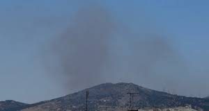 Φωτιά τώρα στο Ωραιόκαστρο – Καίει χαμηλή βλάστηση, ανησυχία προκαλεί ο δυνατός αέρας